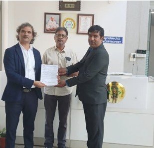 Quantum World Ventures signing the MoU with Bengaluru City University leadership